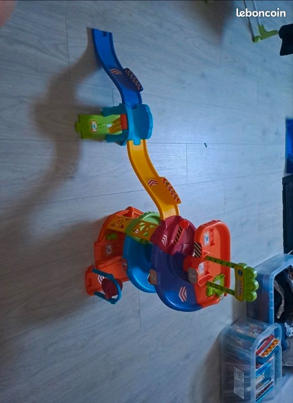 Parking tut tut bolide (image 1)