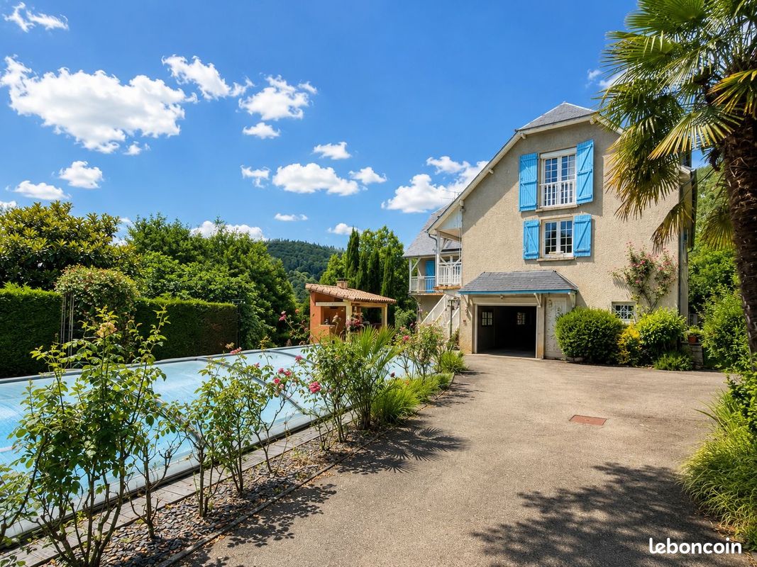 Maison 7 pièces 267 m² · à Adé · 267 m² · 299 900 €