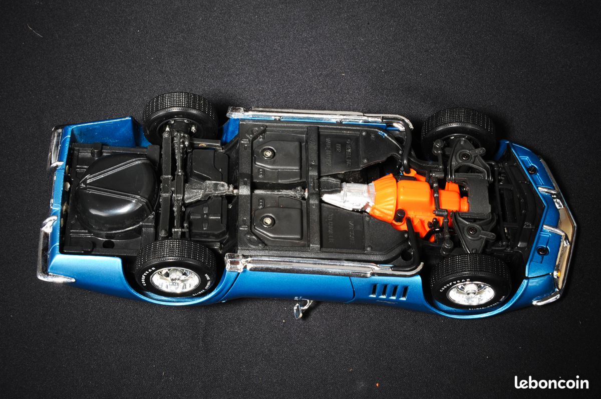 Miniature américaine 1/18 corvette 1969 convertible 1/18 revell 