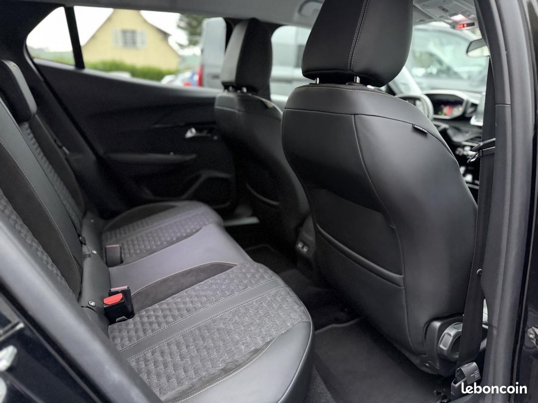 PEUGEOT 2008 1.2i PT S&S 130 Roadtrip (image 15)