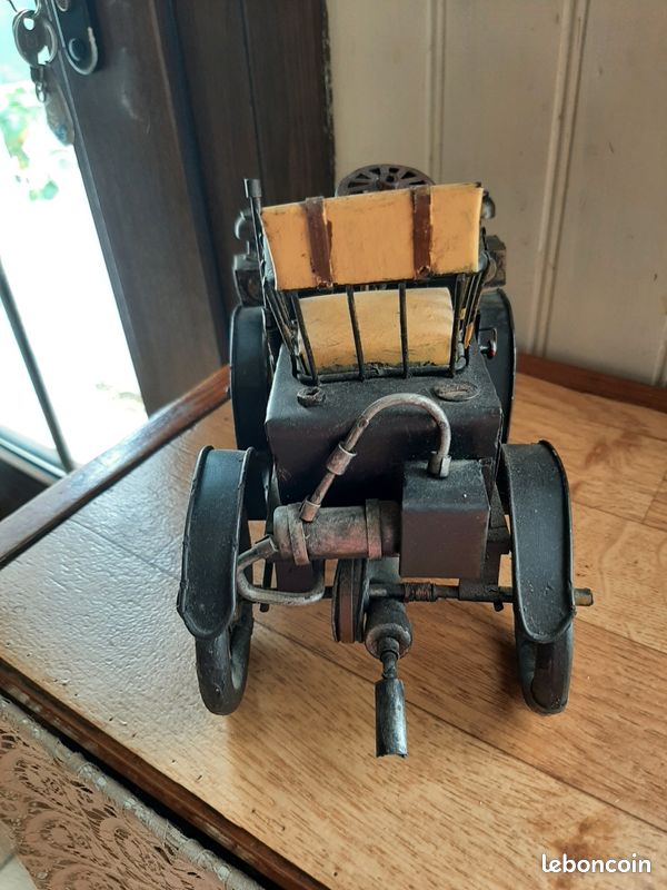 Voiture métallique (image 1)