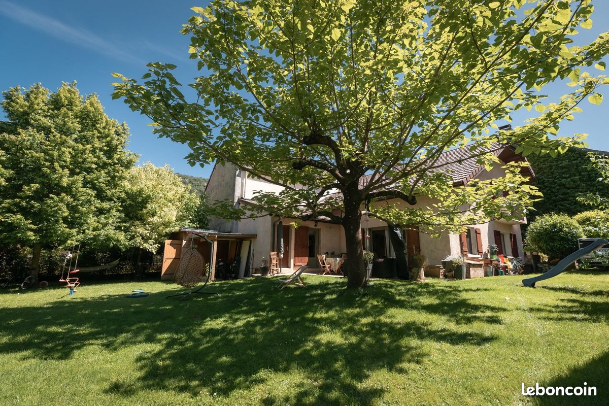 Maison 6 pièces 162 m² · à Bourdeau · 162 m² · 435 000 €