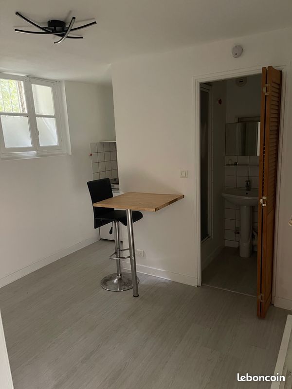 Appartement 1 pièce 10 m² · à Poitiers · 10 m² · 240 €