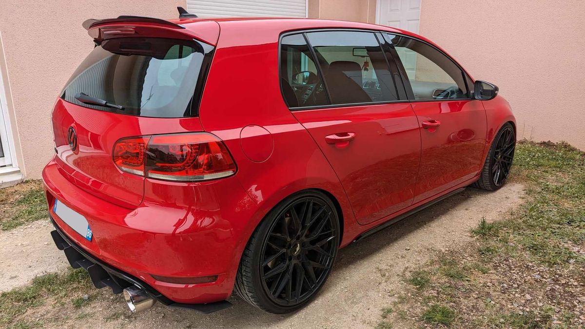 La Golf Tuning de Plus Belle La Vie est en vente