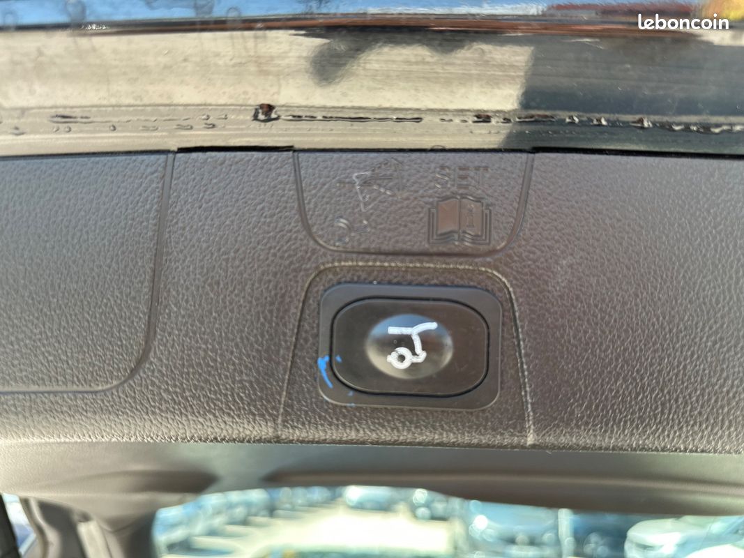 FORD C-Max Titanium 1.5 TDCi 120 cv {RADAR ARR - TOIT PANORAMIQUE} (image 9)
