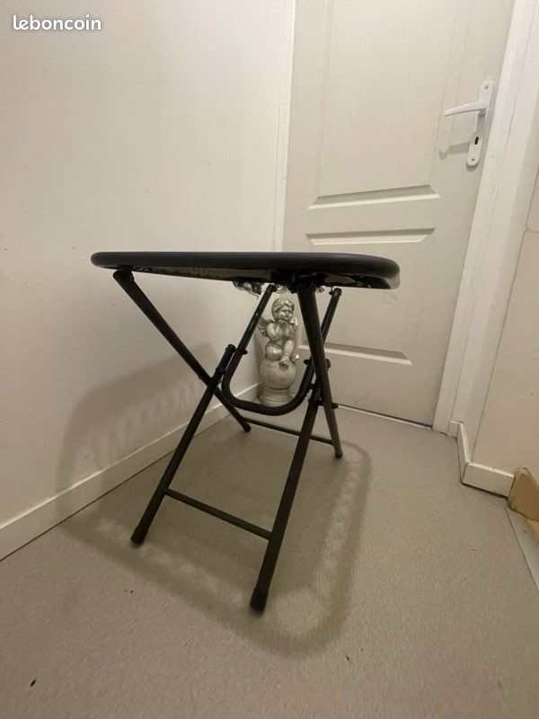 Table (image 3)