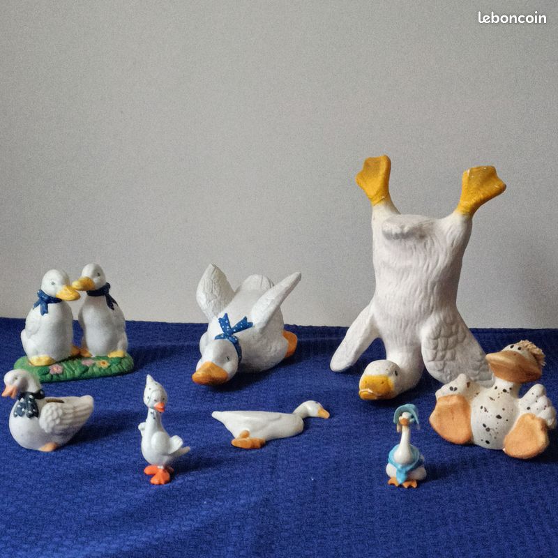 Huit figurines famille canard au complet en platre - Collection