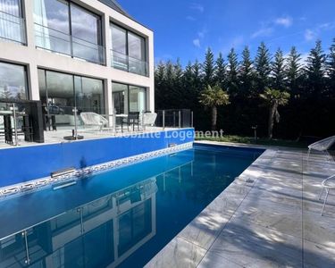 Maison 1 250 000 € - 251 m²