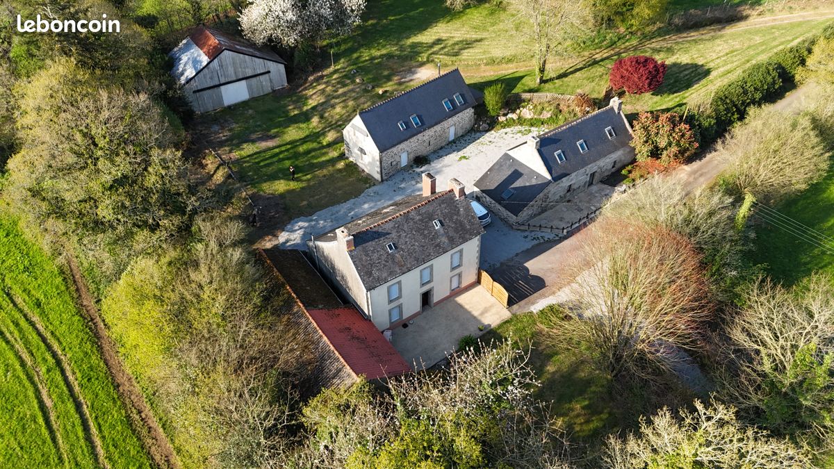 Maison 18 pièces 464 m² · à Trégourez · 464 m² · 450 000 €