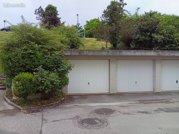 Box garage