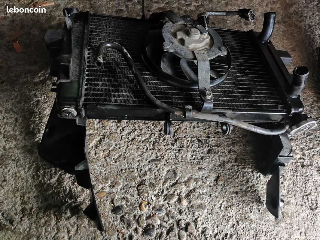 Radiateur + ventilateur Triumph tiger 800 (image 3)