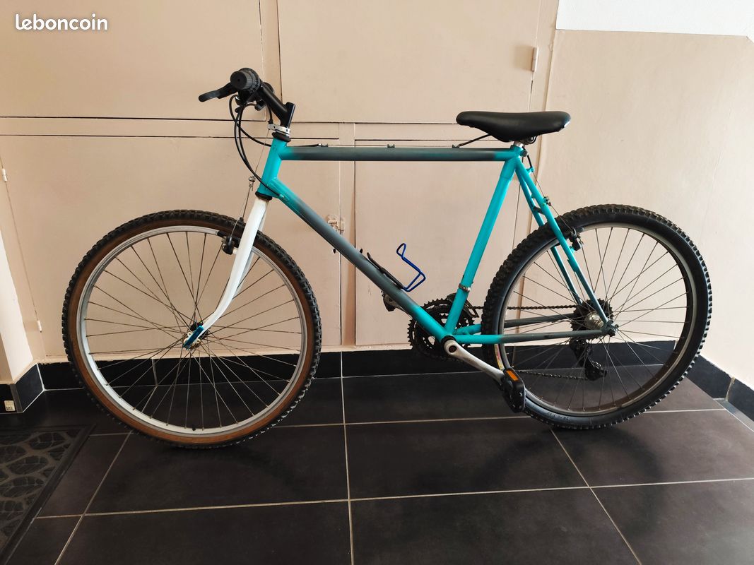 Vélo Femme VTC Bleu – 8 Vitesses – Bon état – Très Peu Servi – Idéal Balades