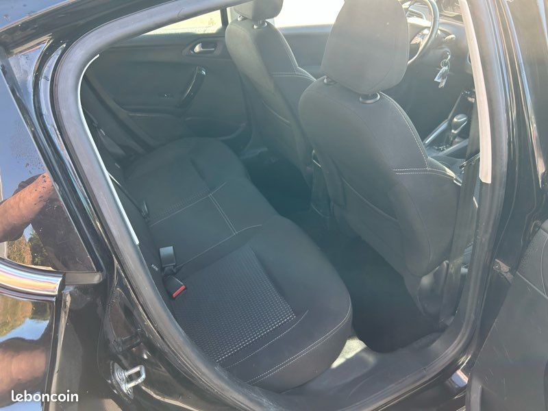 Peugeot 208 essence 110ch eat6 allure (image 4)