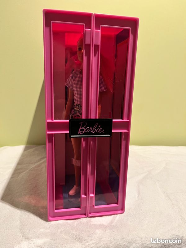 Dressing Deluxe barbie (image 5)