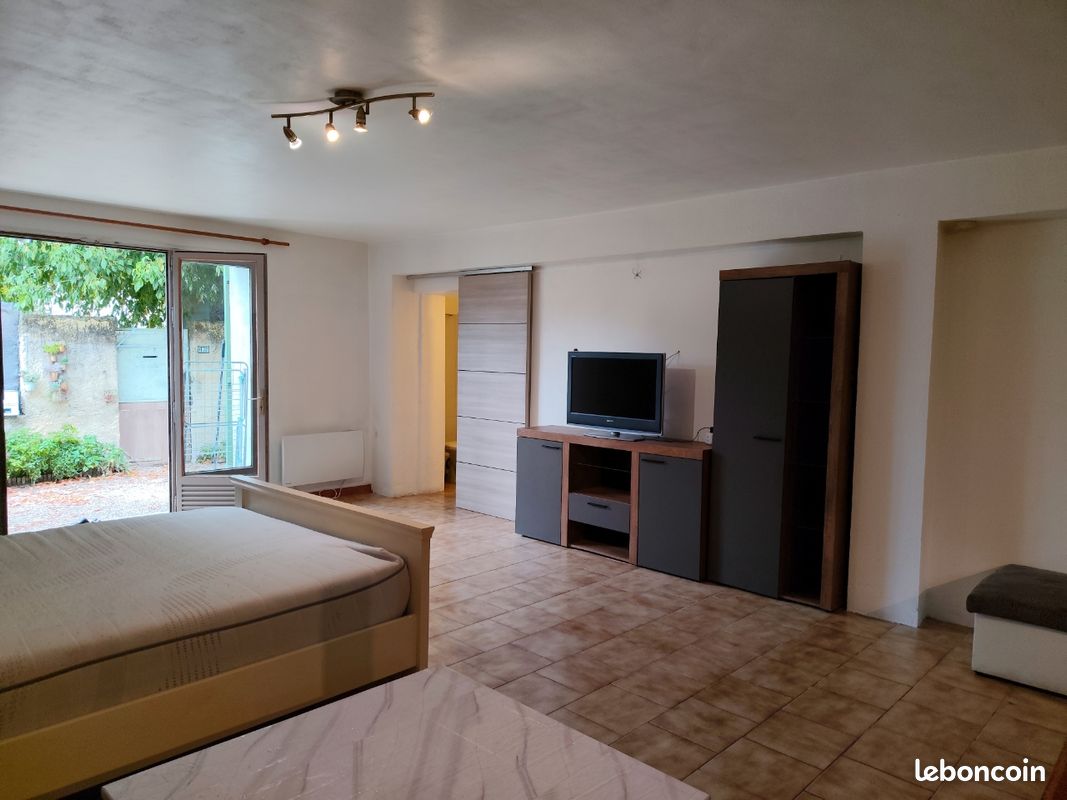 Appartement 1 pièce 50 m² · à Mollégès · 50 m² · 650 €/mois