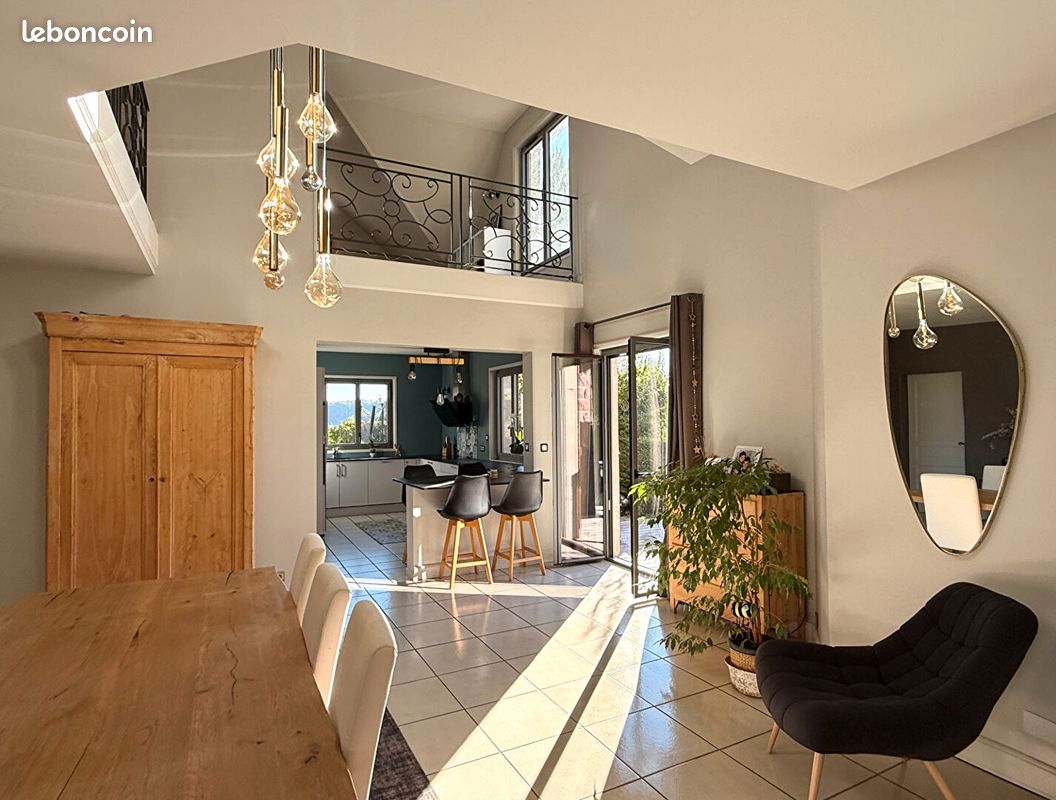 Maison 6 pièces 223 m² · à Besse-et-Saint-Anastaise · 223 m² · 537 000 €