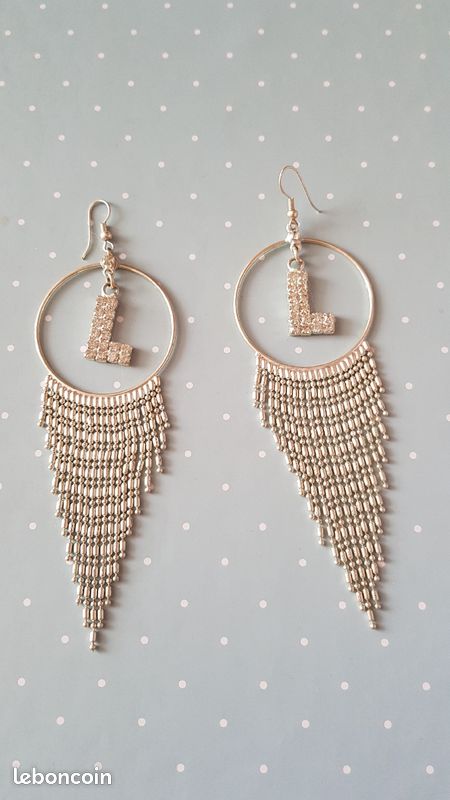 Boucle d'oreille couleur argent (image 1)