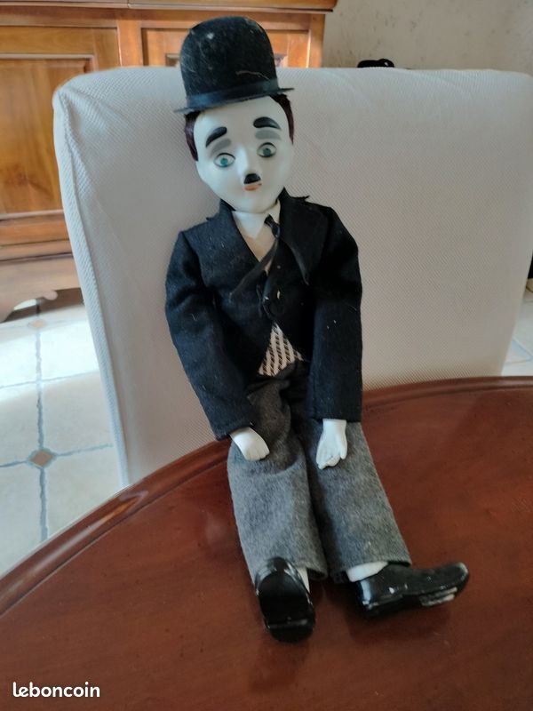 Charlie Chaplin figurine (image 2)