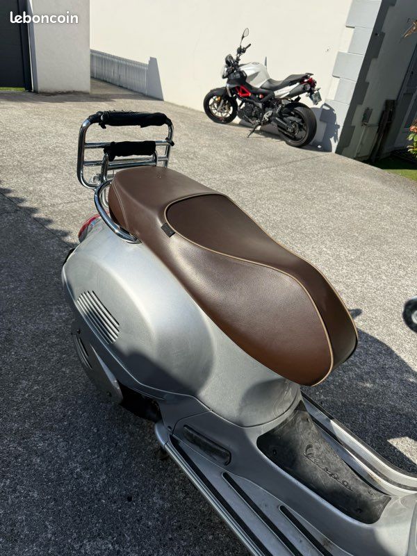 Scooter Vespa 300 (image 2)