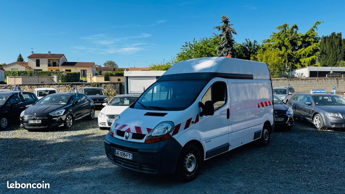 Renault Trafic FOURGON L2H2 1.9 dCi 100 CH 3 PLACES (image 1)