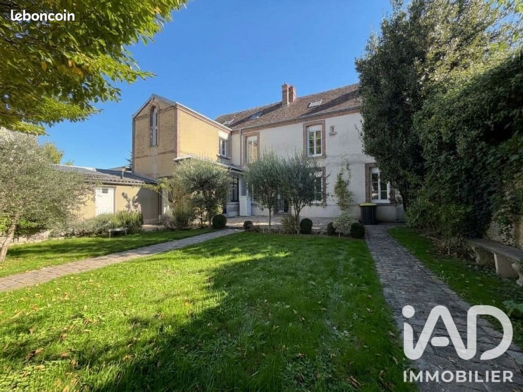 Maison 9 pièces 200 m² · à Dreux · 200 m² · 438 000 €