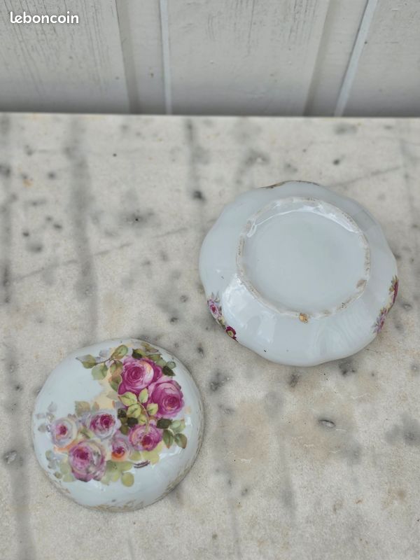 Petite bonbonnière en faïence anglaise du XIX ème (image 3)