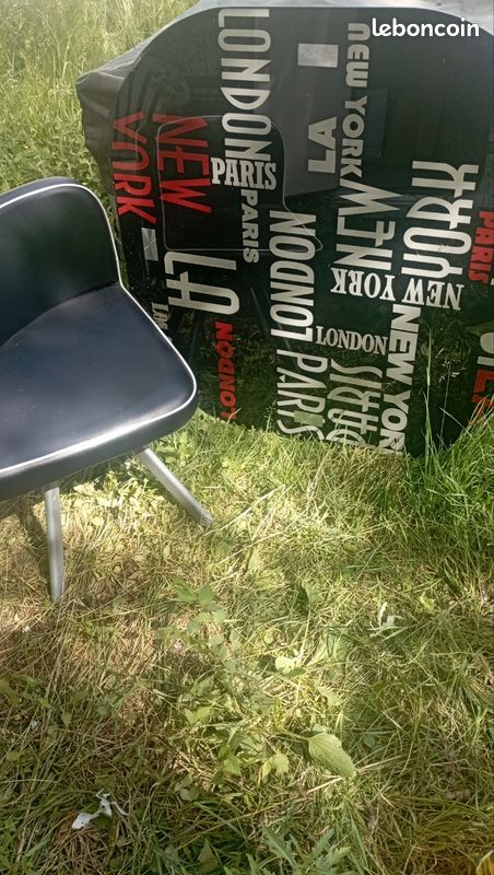 Ameublement table en verre très bon état 95 sur 95 + 4chaises (image 1)