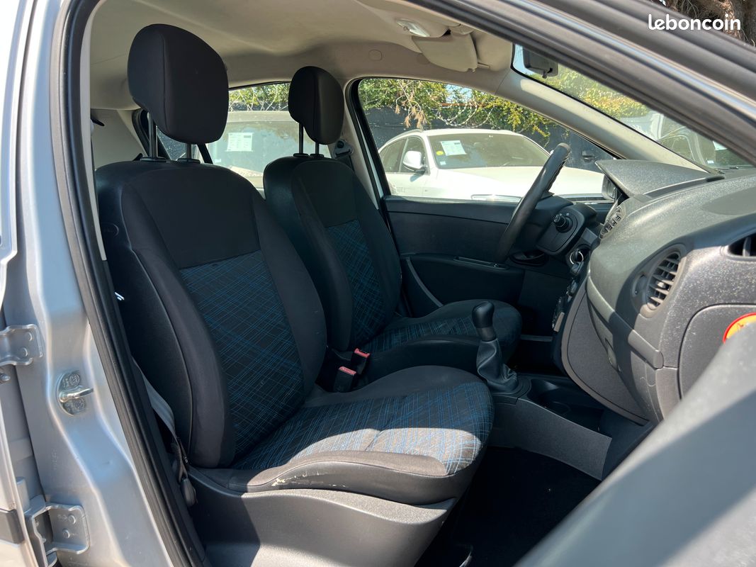 Renault Clio III 1.5 DCI 70cv Expression 2009 1ère Main (image 8)