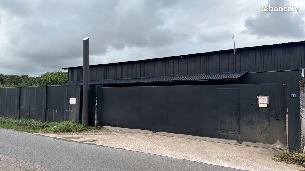 Local commercial 4 pièces 890 m² · à Cayenne · 890 m² · 12 500 €/mois
