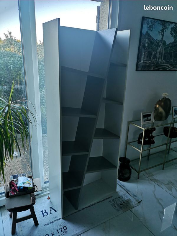 Bibliothèque design (image 1)