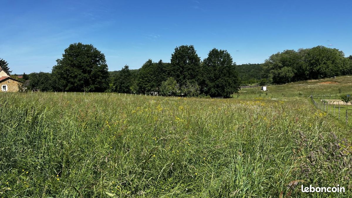Terrain 3 350 m² Beauregard Et Bassac · à Beauregard-Et-Bassac · 30 000 €