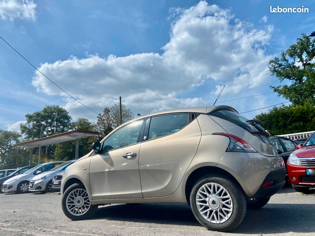 Lancia ypsilon 0.9 chaine de distri 76022 kms garantie 48 mois possible (image 3)