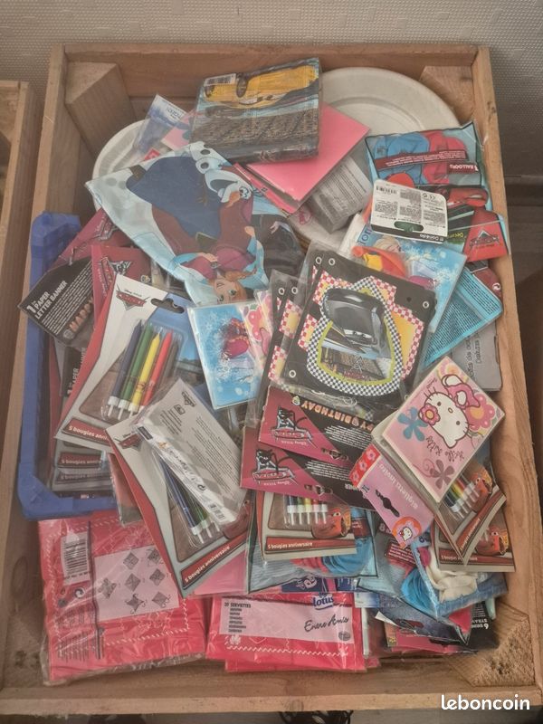 Lot De Fournitures Pour Scrapbooking - Pour Revendeur Ou Gros Projet Créatif - Neuf