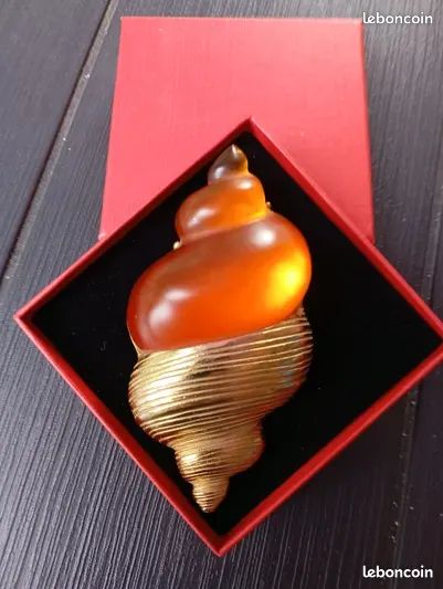 Broche Moderniste Vintage Années 90 - Sculpture Rocher Et Coquillage En Métal Doré, Occasion