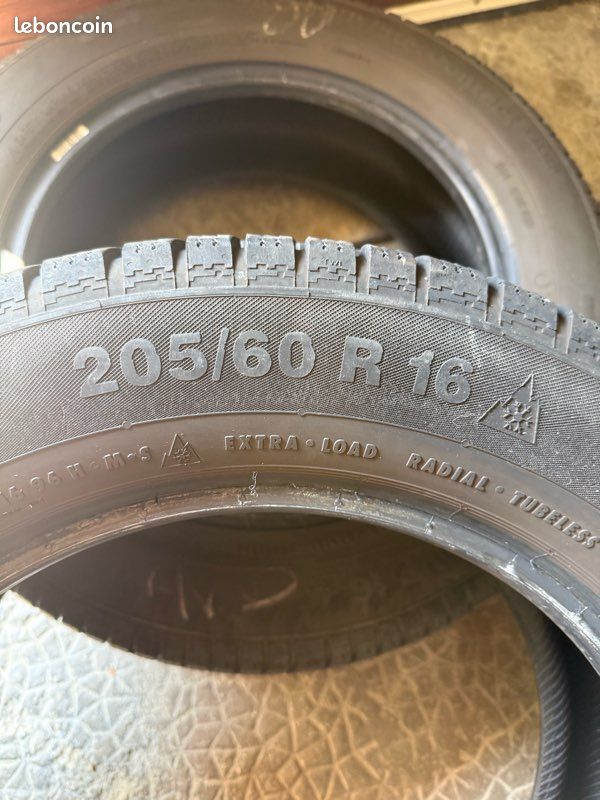 2 pneus 205/60/16 contiwinter contact (image 1)