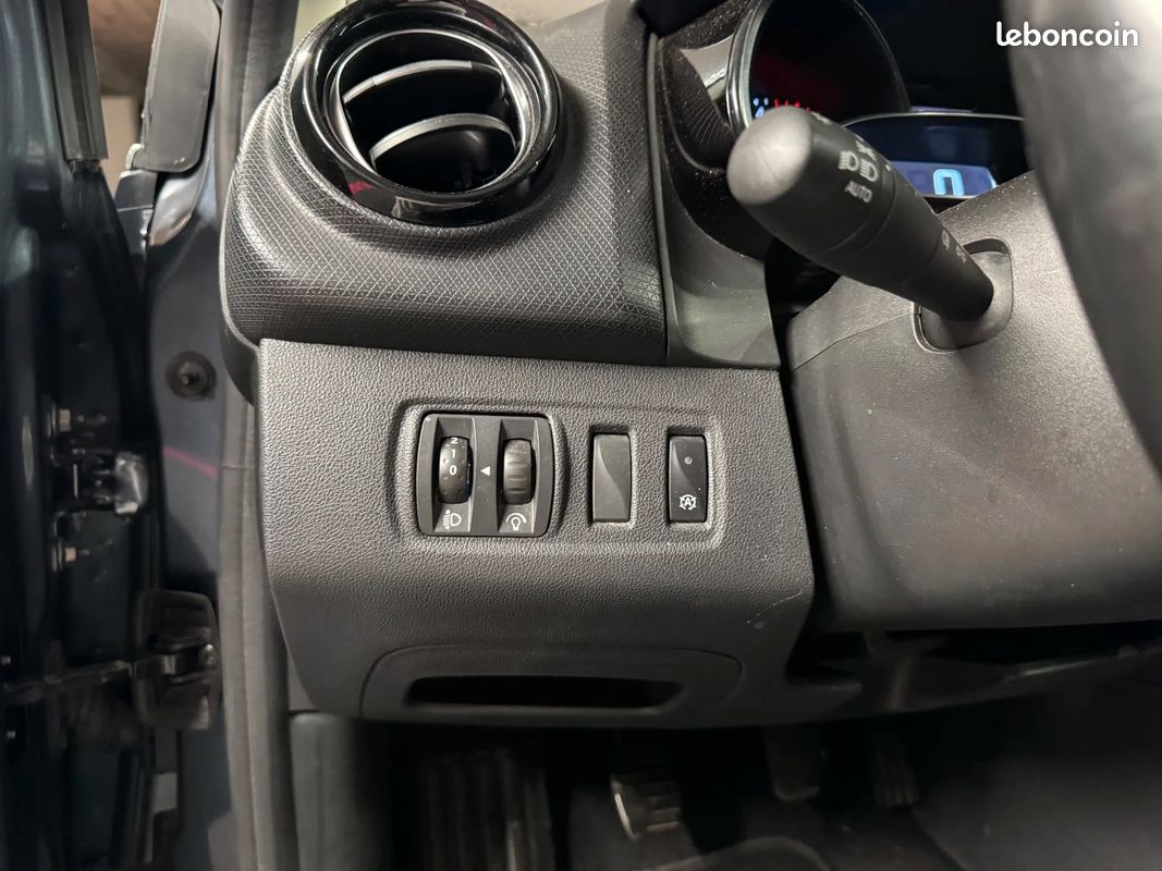 RENAULT CLIO IV dCi 90 Intens | TOIT PANORAMIQUE | CAMERA DE RECUL 10180 (image 15)