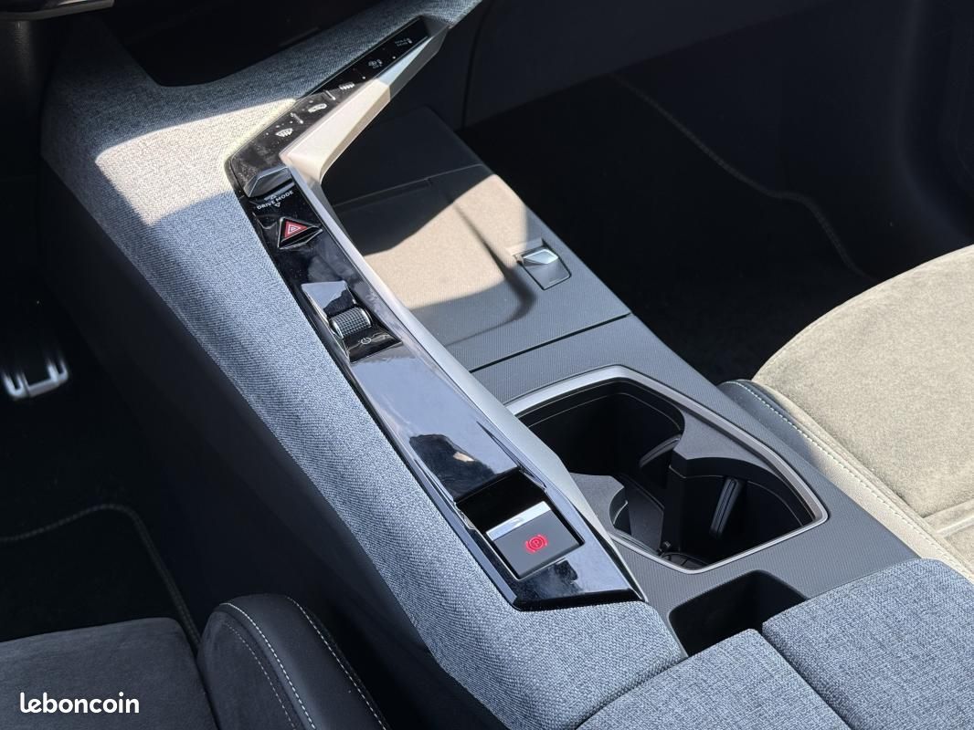 Peugeot 3008 GT EXLUSIVE HYBRID 145 CH (image 10)