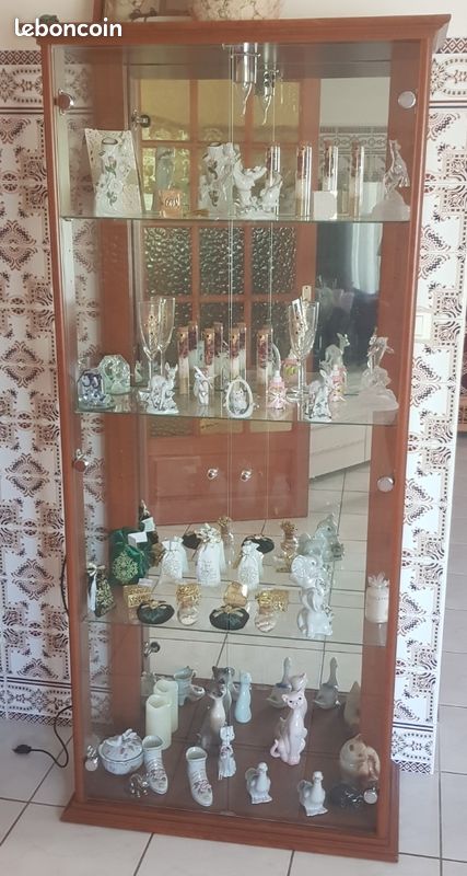 Meuble Accessoire en verre avec lumière intégrée (image 1)