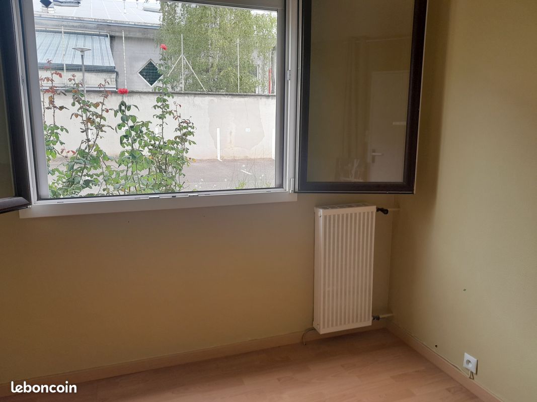 Local commercial 1 pièce 12 m² · à Dijon · 12 m² · 550 €/mois