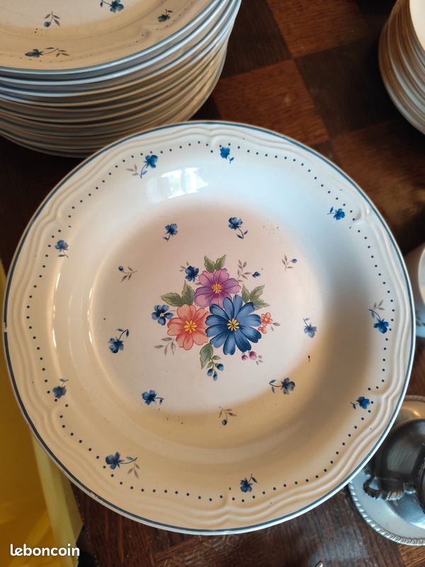 Lot de 12 assiettes vintage "Provincial Bouquet" 1987 – Diamètre 23,5 cm (image 2)