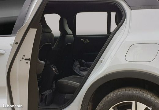 VOLVO XC40 B3 163 ch DCT7 Black Edition (image 8)