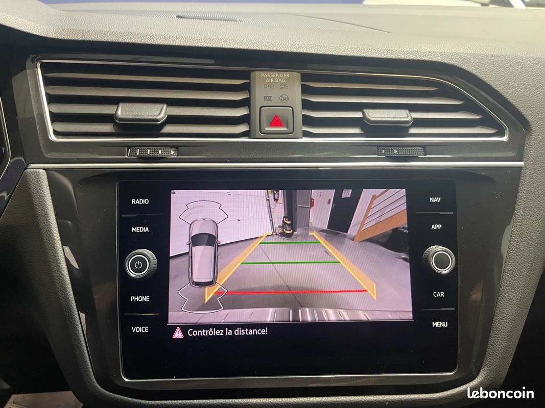 VOLKSWAGEN Tiguan 2.0 TDI 150ch R-Line - 2022 - CarPlay - Virtual cockpit - Led d'ambiance - Boîte auto (image 32)
