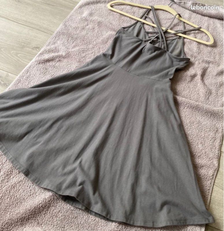 Robe fluide bretelles évasée hollister (image 14)