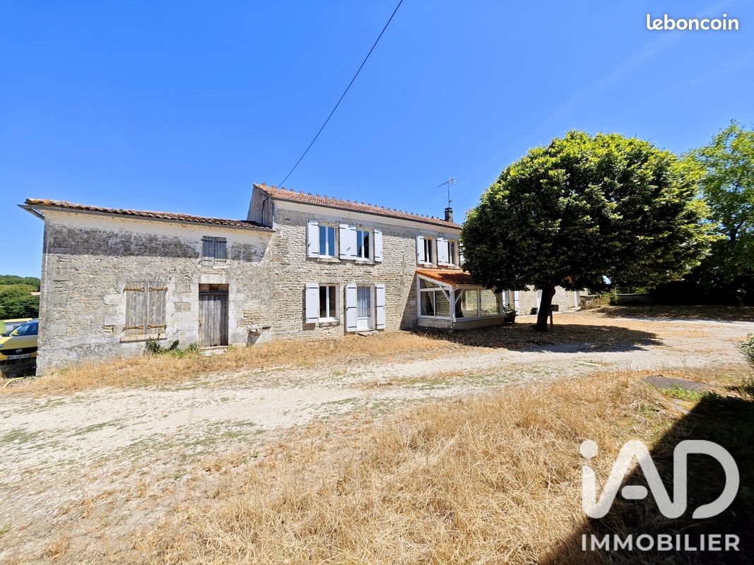 Maison 8 pièces 190 m² · à Paillé · 190 m² · 139 100 €