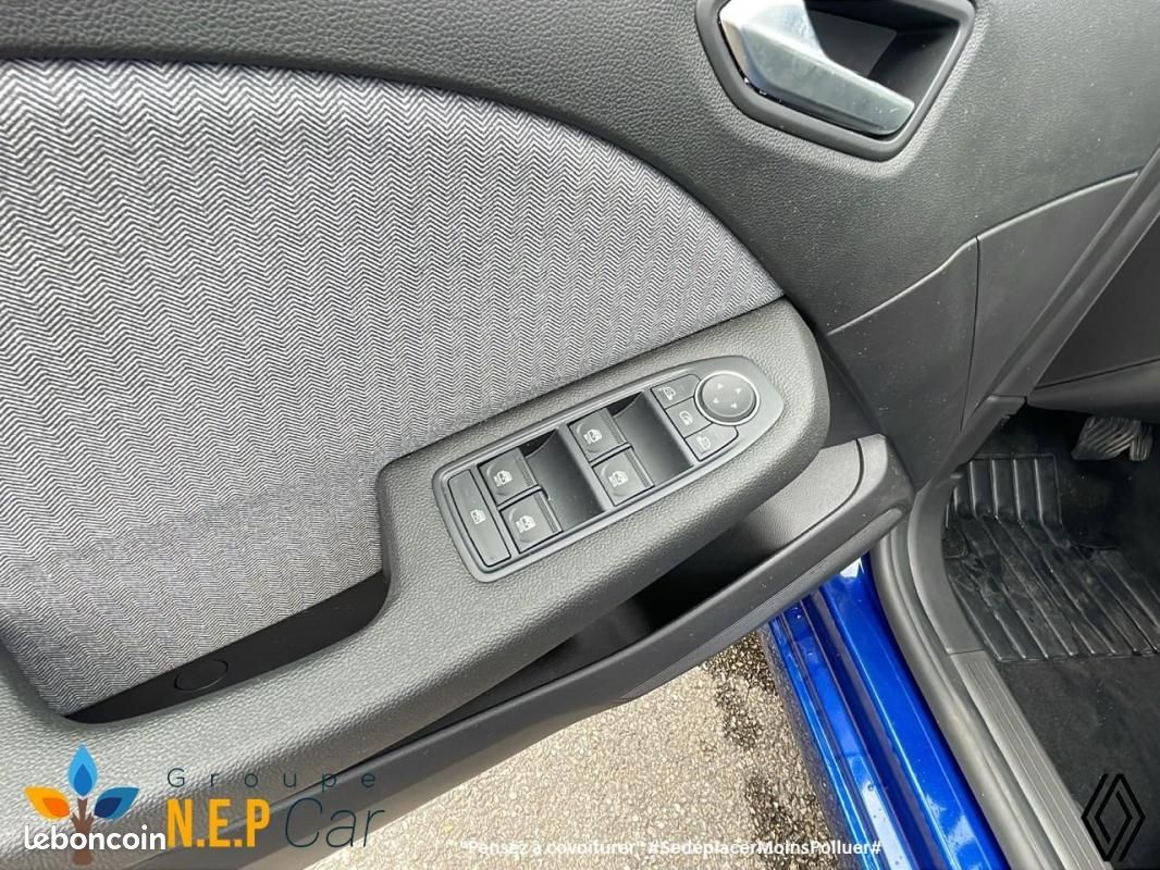 Renault Clio TECHNO FULL HYBRID E-TECH 145 CH-24 (image 12)