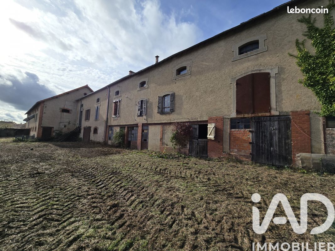Maison 10 pièces 300 m² · à Tronget · 300 m² · 109 000 €