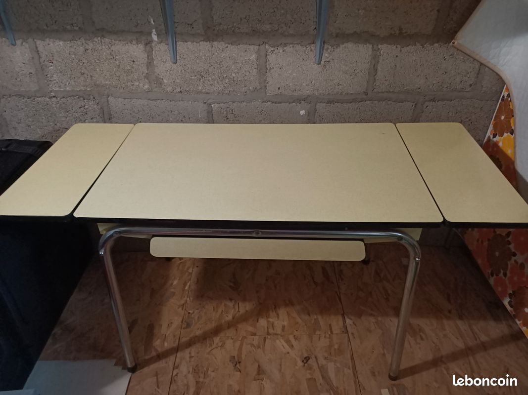 Table + 2 chaises + 1 tabouret vintage (image 1)