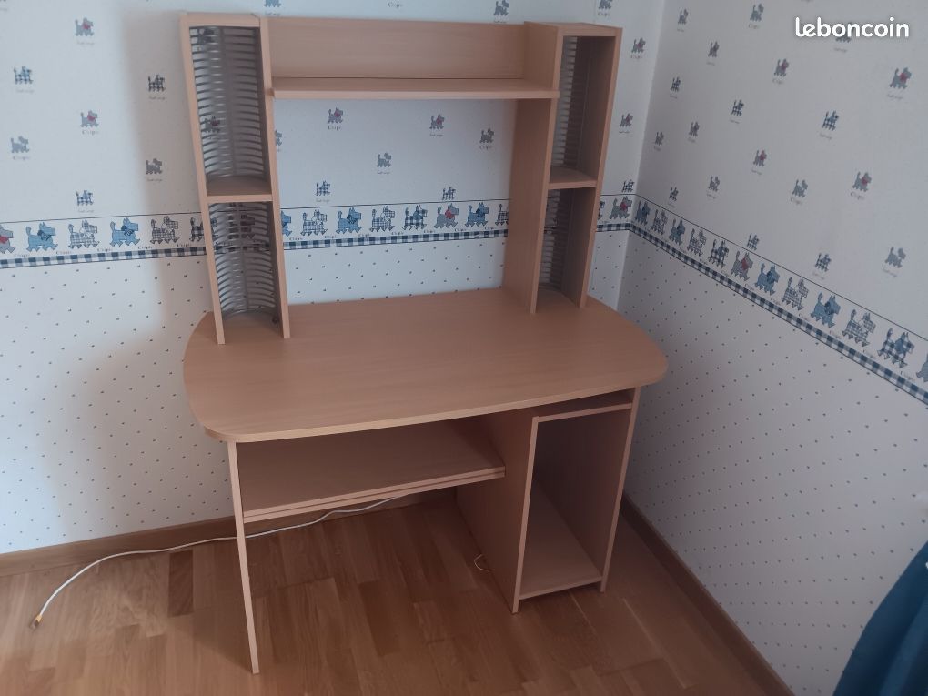 Bureau (image 1)