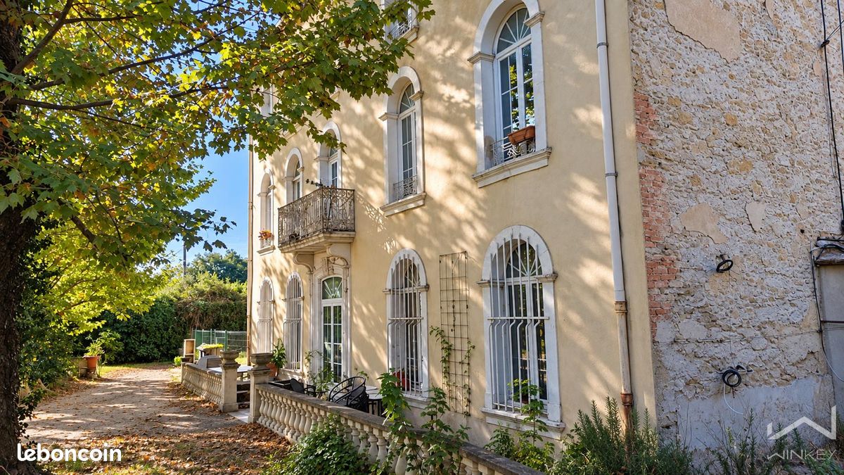 Maison 15 pièces 400 m² · à Courthézon · 400 m² · 790 000 €