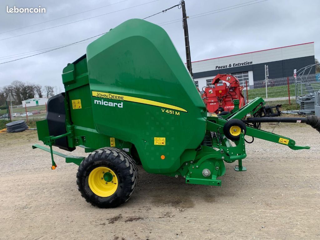 John Deere 451M (image 20)